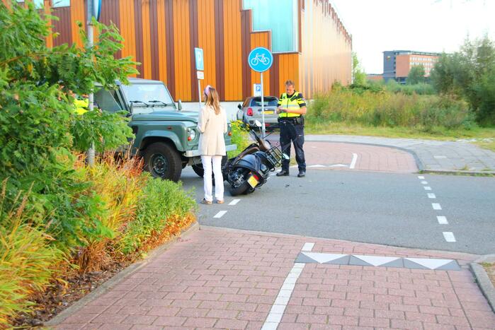 Bestuurster brommer aangereden door jeep