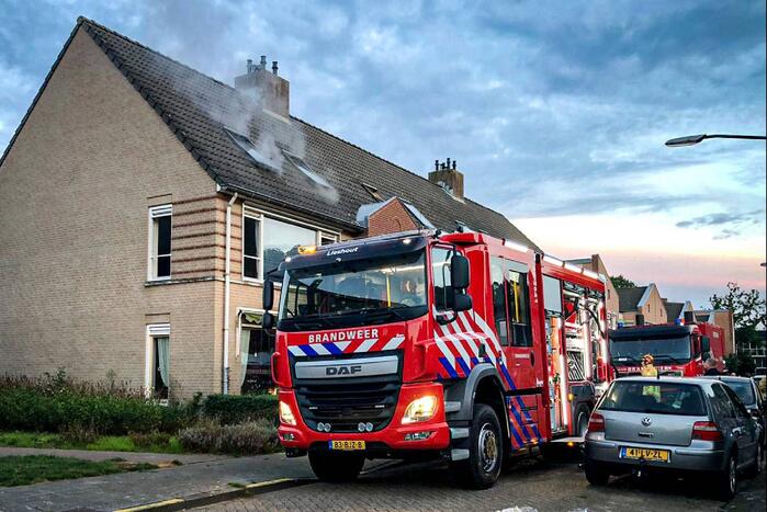 Veel rook bij brand in portiekwoning