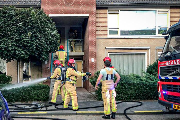 Veel rook bij brand in portiekwoning