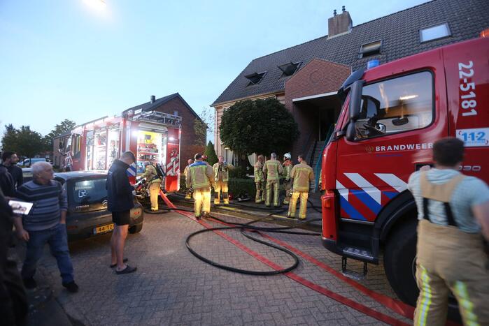 Veel rook bij brand in portiekwoning