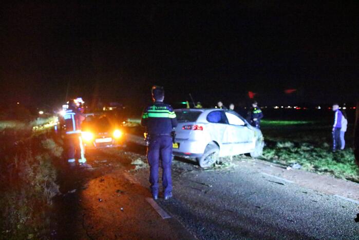 Auto slaat meerdere keren over de kop