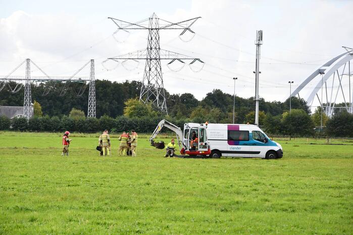 Lage druk gasleiding gesprongen midden in weiland
