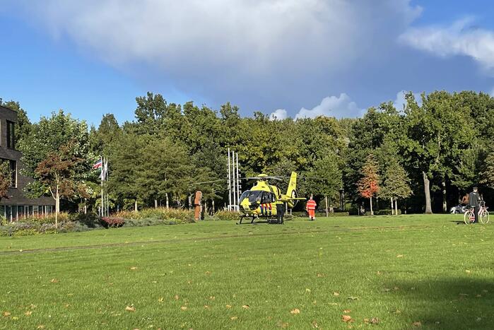 Fietser gewond door botsing met personenauto