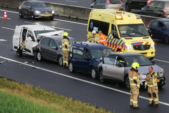 Schade aan meerdere voertuigen door kettingbotsing