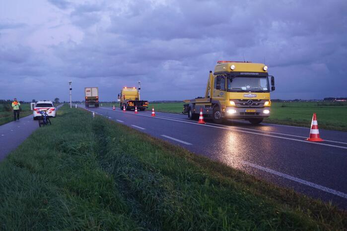 Auto raakt van de weg belandt in sloot