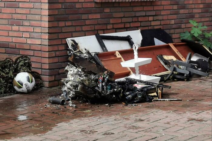 Brand in schuur naast woning