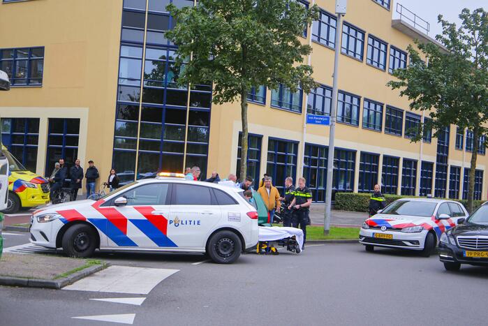 Ongeval op rotonde trekt veel bekijks