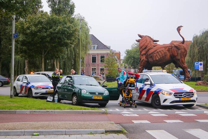 Ongeval op rotonde trekt veel bekijks