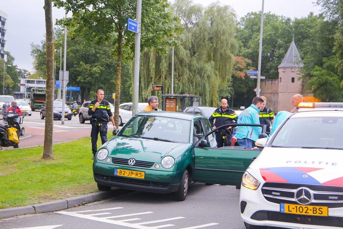 Ongeval op rotonde trekt veel bekijks