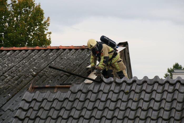 Forse rookontwikkeling bij brand in schuur
