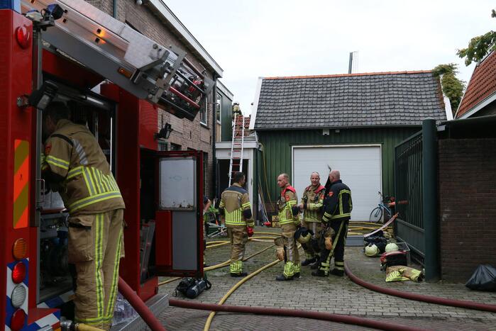 Forse rookontwikkeling bij brand in schuur