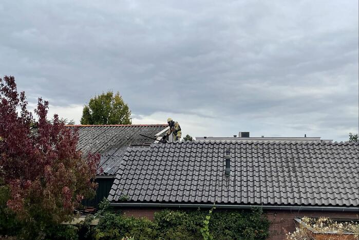Forse rookontwikkeling bij brand in schuur