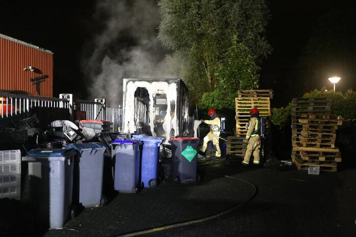 Brandweer blust brand in foodtruck