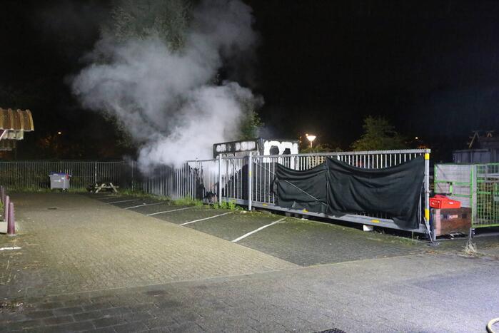 Brandweer blust brand in foodtruck