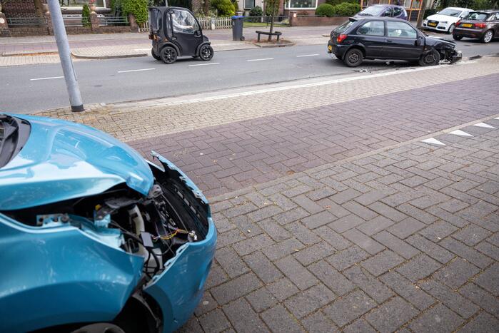 Kind gewond bij aanrijding tussen twee auto's