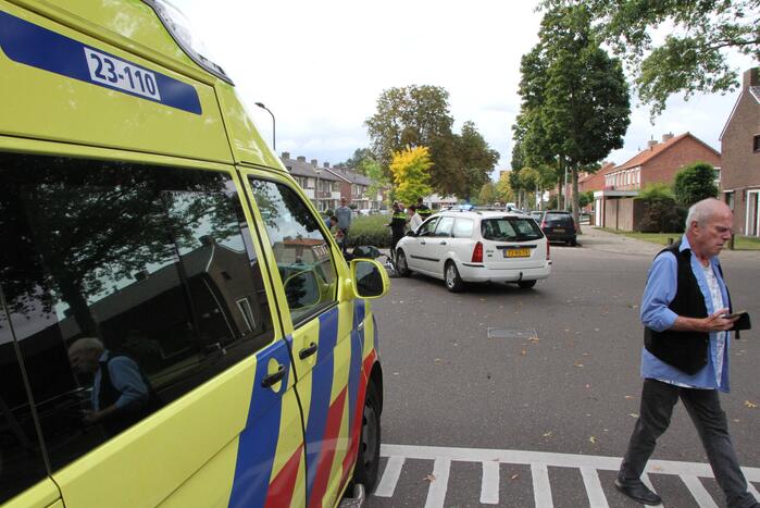 Vrouw gewond bij aanrijding met auto