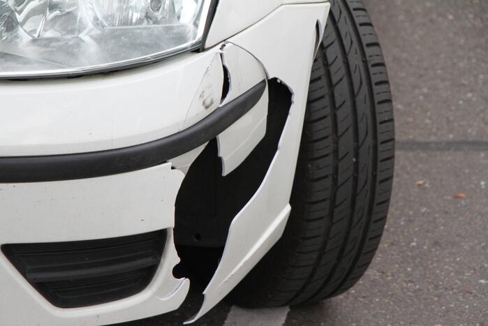 Vrouw gewond bij aanrijding met auto