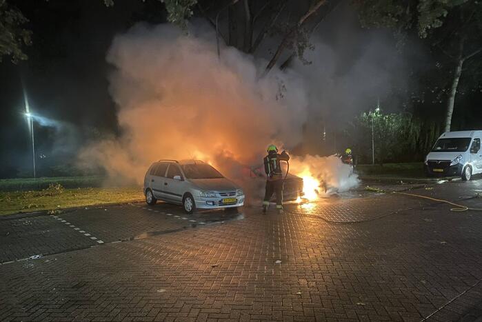 Drie auto's verwoest door brand