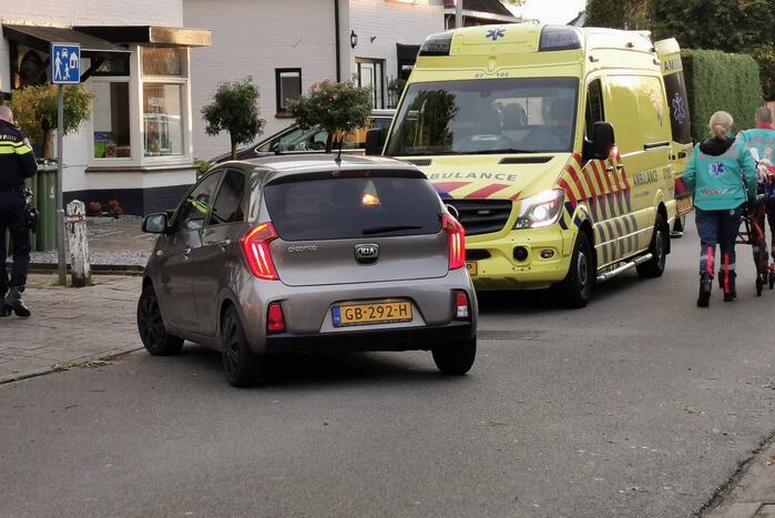 Bezorger gewond bij botsing met auto