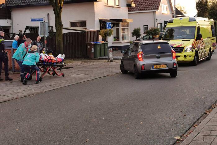 Bezorger gewond bij botsing met auto