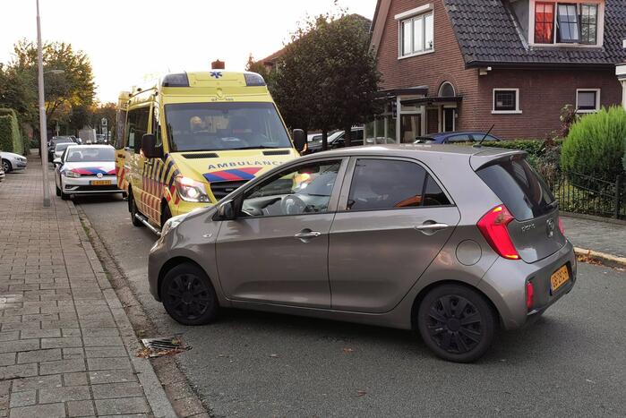 Bezorger gewond bij botsing met auto