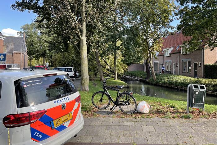 Boom valt op geparkeerde auto's