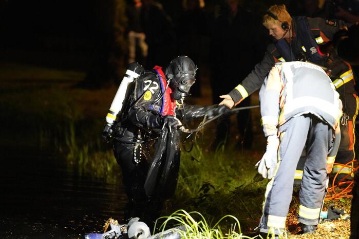 Hulpdiensten rukken uit voor scooter in sloot