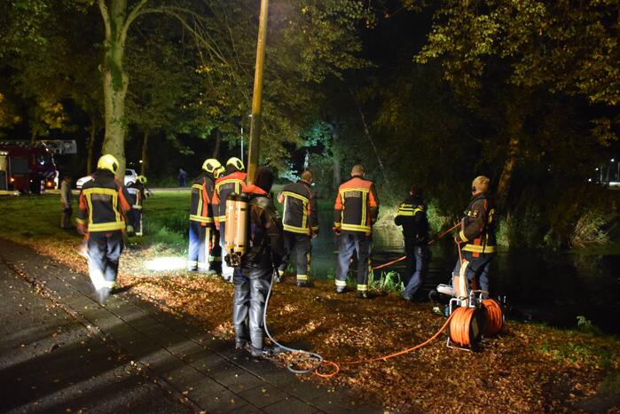 Hulpdiensten rukken uit voor scooter in sloot
