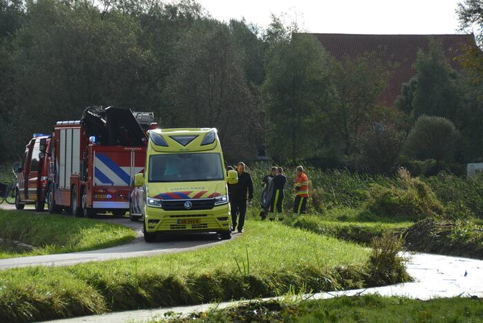 Persoon in scootmobiel raakt te water