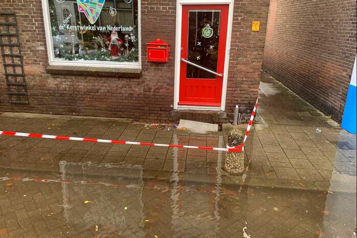 Straten onderwater na wolkbreuk in De Korte Akkeren