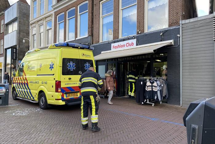 Man mogelijk gewond na elektrocutie in kledingwinkel