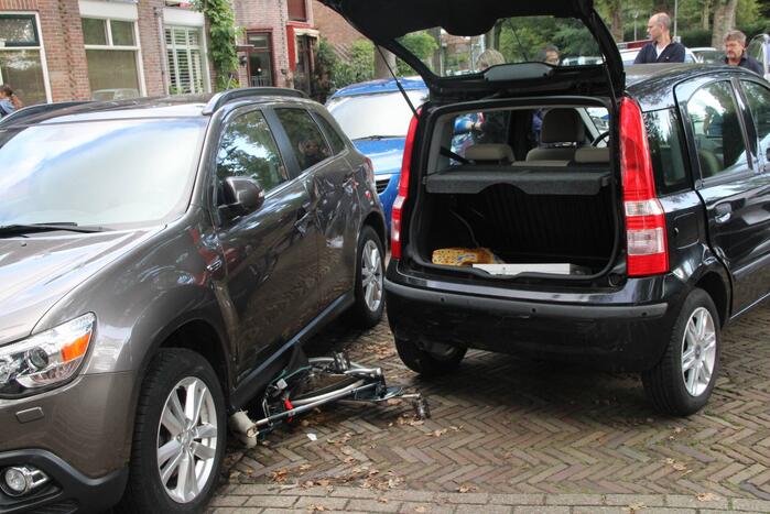 Fietser aangereden door auto