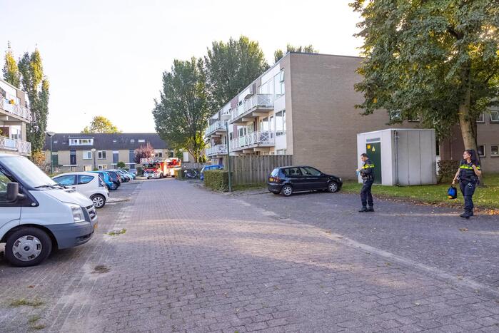 Politie controleert woning met behulp van hoogwerker