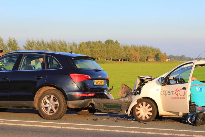 Kop-staartbotsing met lesauto