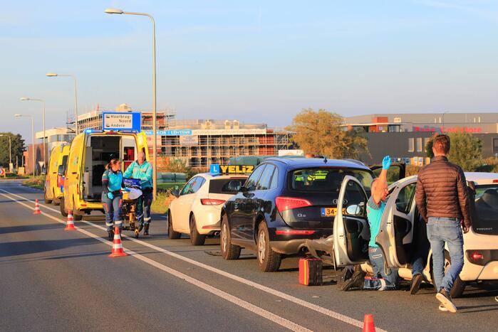 Kop-staartbotsing met lesauto