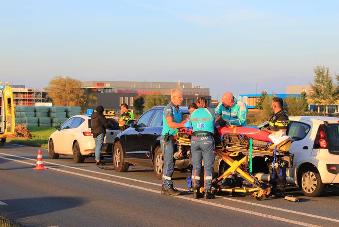 Kop-staartbotsing met lesauto