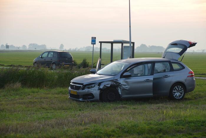 Veel schade bij ongeval tussen twee auto's