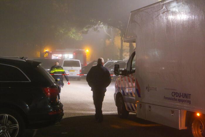 Politie doet onderzoek naar vondst stoffelijk overschot in auto