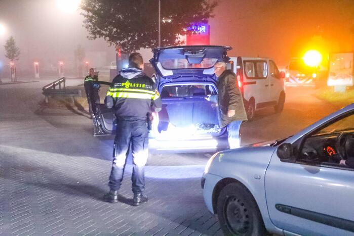 Politie doet onderzoek naar vondst stoffelijk overschot in auto