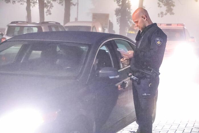 Politie doet onderzoek naar vondst stoffelijk overschot in auto