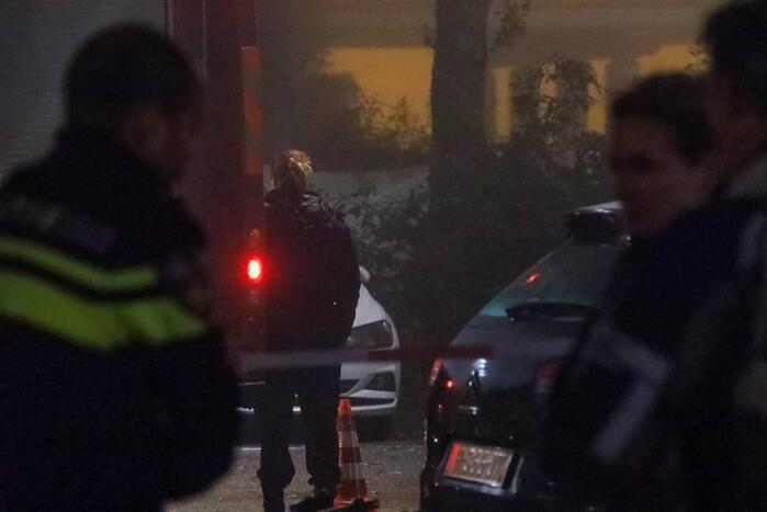 Politie doet onderzoek naar vondst stoffelijk overschot in auto