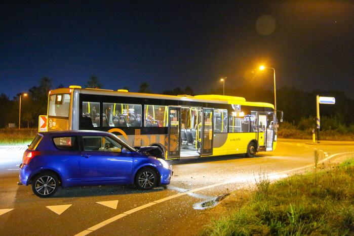 Veel schade bij ongeval tussen auto en lijnbus