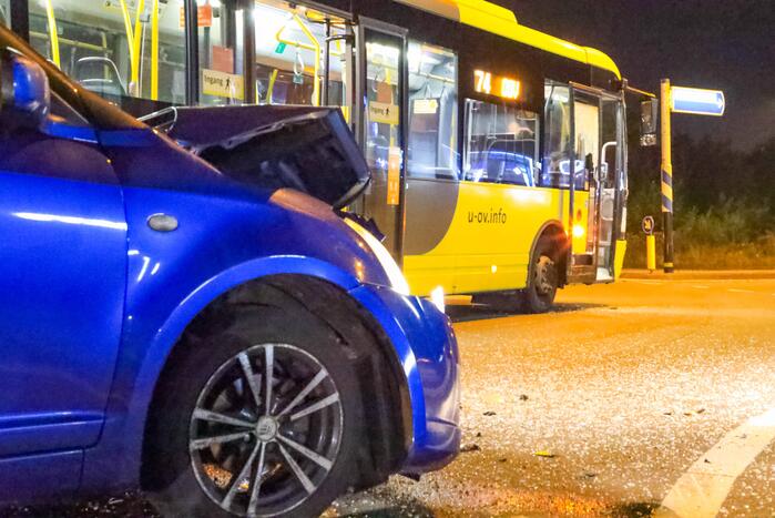 Veel schade bij ongeval tussen auto en lijnbus