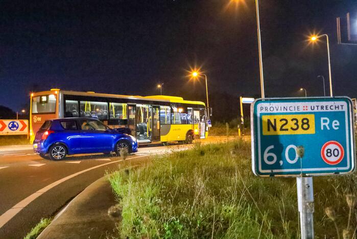 Veel schade bij ongeval tussen auto en lijnbus