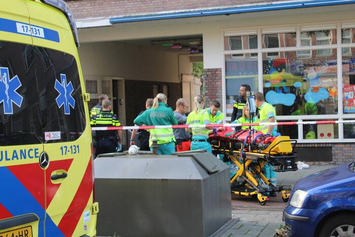 Persoon zwaargewond na val van hoogte