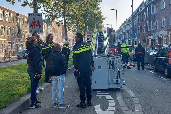 Persoon zwaargewond na val van hoogte