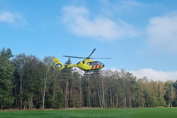 Traumahelikopter voor zwaargewonde motorcrosser
