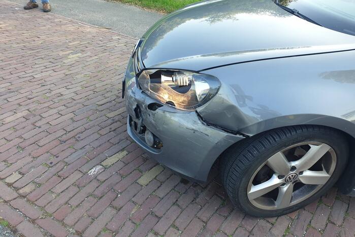 Veel schade bij aanrijding tussen twee auto's