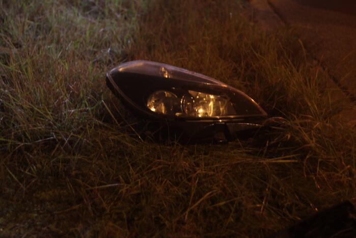 Bestuurder van auto botst tegen mast luchtalarm