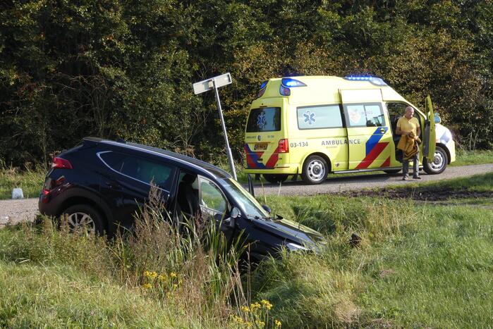 Twee auto's in de sloot door ongeval